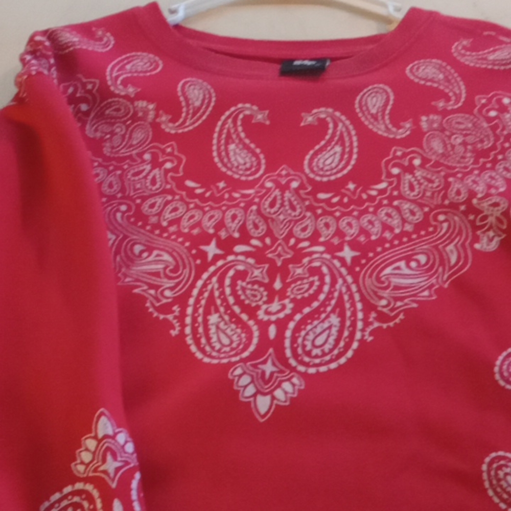 Red bandanna  Crew neck sweater..XL
